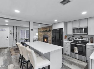 42 Hillcrest Dr, Albrightsville, PA 18210