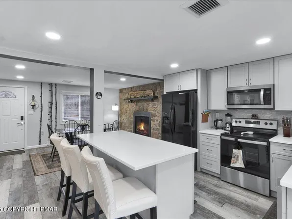 42 Hillcrest Dr, Albrightsville, PA 18210