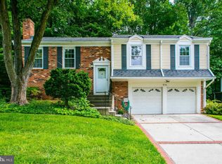 9116 Beachway Ln, Springfield, VA 22153