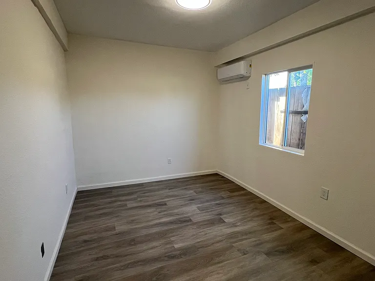1410 Sanborn Ave — Photo 7