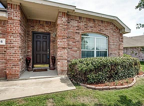 2nd image of 105 Havenwood Ln