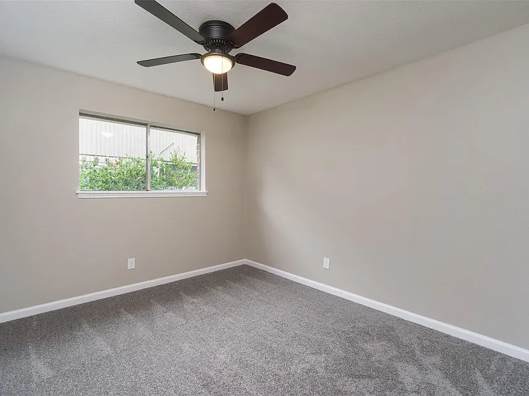 16450 Parksley Dr — Photo 17