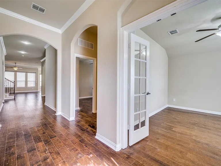 1017 Nob Hill Pl — Photo 2