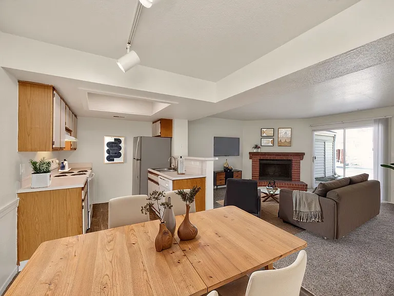 Aurora (Classic) - 1 Bed / 1 Bath - 700 Sq.Ft.