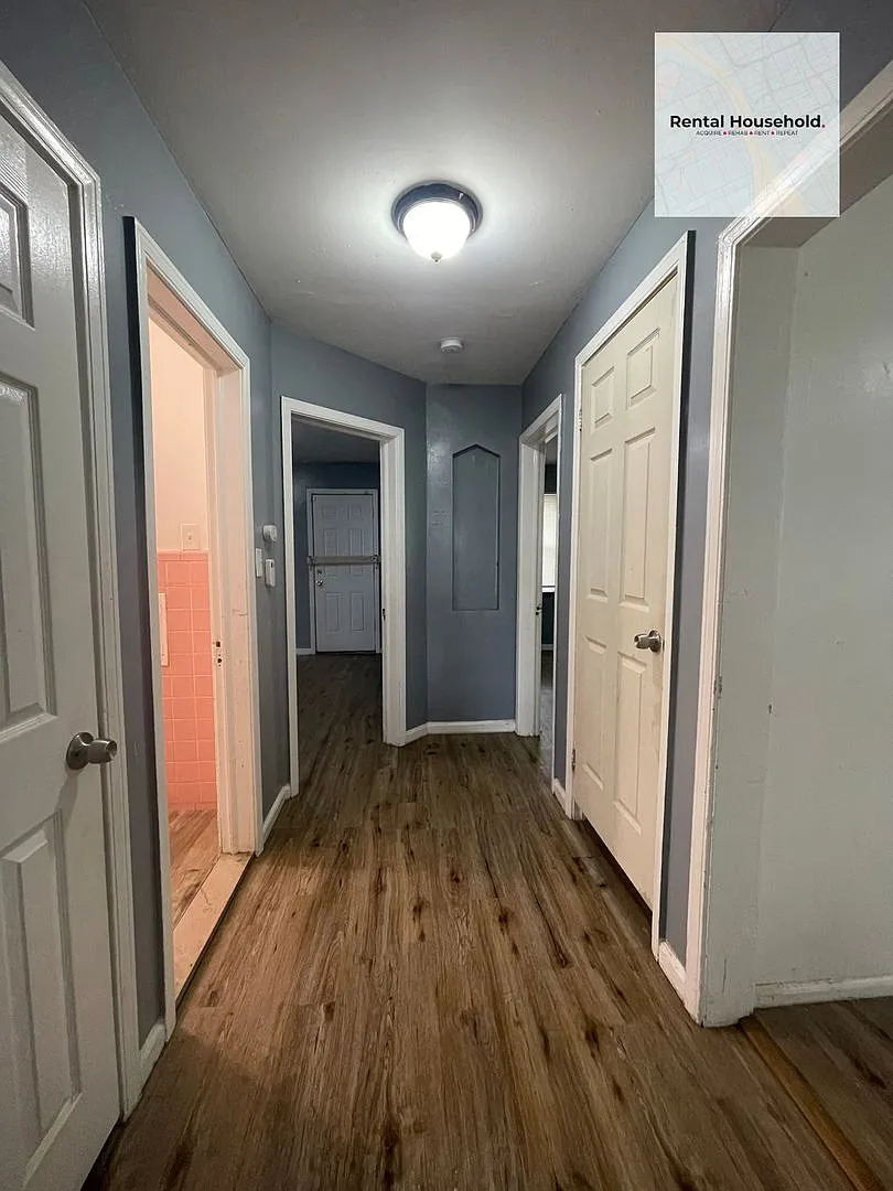 Beautifully Updated 3-Bedroom Bungalow-Ready for Move-In — Photo 4
