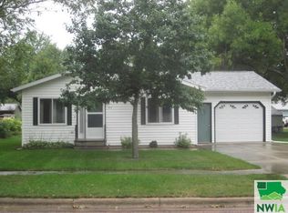 513 Lake St, Laurens, IA 50554