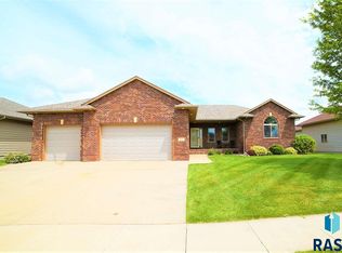 820 W Fox Ct, Tea, SD 57064