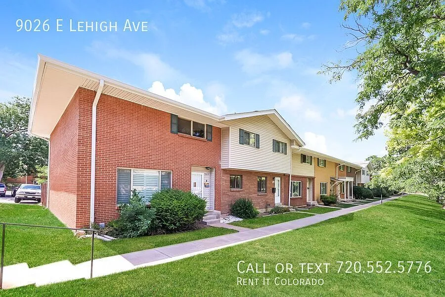 Move In Special | Free Month - Clean 2-Story Townhouse 3 Bed / 2.5 Bath Walk To Light Rail! — Photo 2