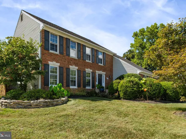 1 Foxmore Ct, Sterling, VA 20165