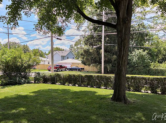 4th image of 136 W Hammond St