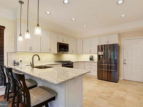 4th image of 11901 Parkland Ct