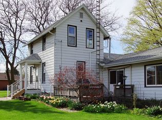 8 N Somonauk Rd, Cortland, IL 60112