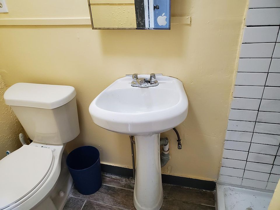 2nd image of 1719 Pine St APT 5