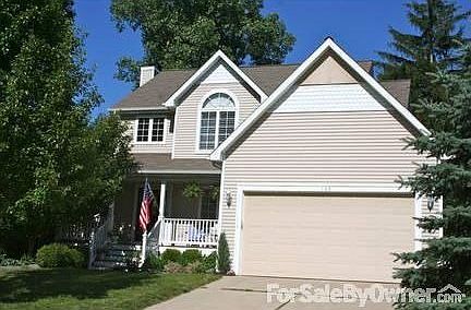 Front of home on beautiful summer day!