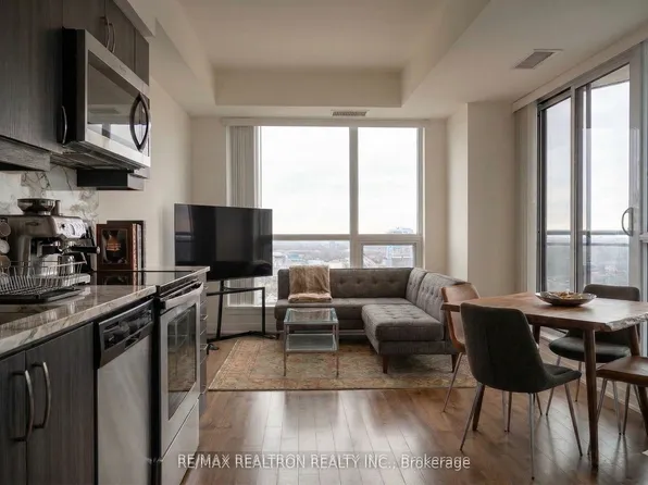 9201 Yonge St #2009, Richmond Hill, ON L4C 1H9