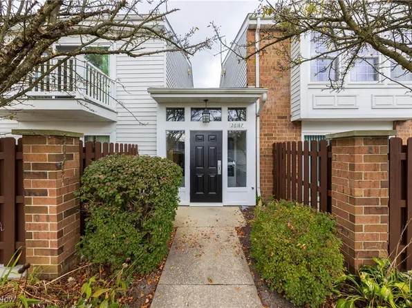 26187 Raintree Blvd #C5, Olmsted Falls, OH 44138