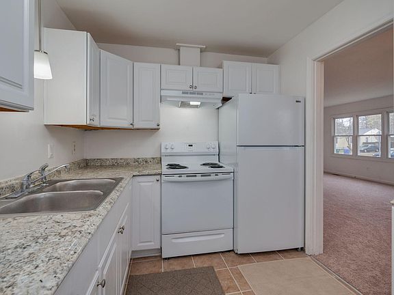 2nd image of 603 Willow Dr