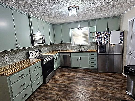 3rd image of 209 Stephens St