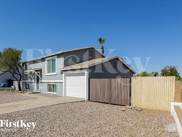 6008 S 45th Pl — Photo 2