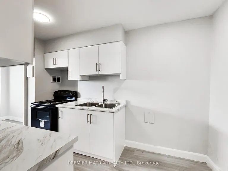 65 Thorncliffe Park Dr #907 — Photo 22