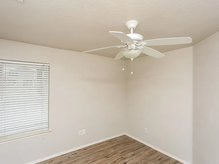 10921 Emerald Park Ln — Photo 13