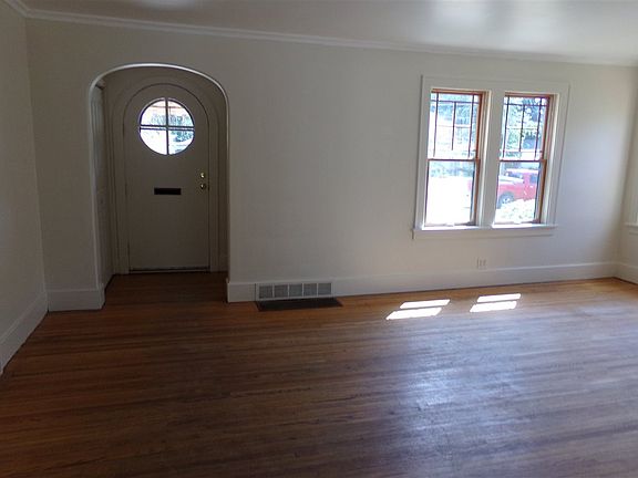 3rd image of 1144 N Florence Ave