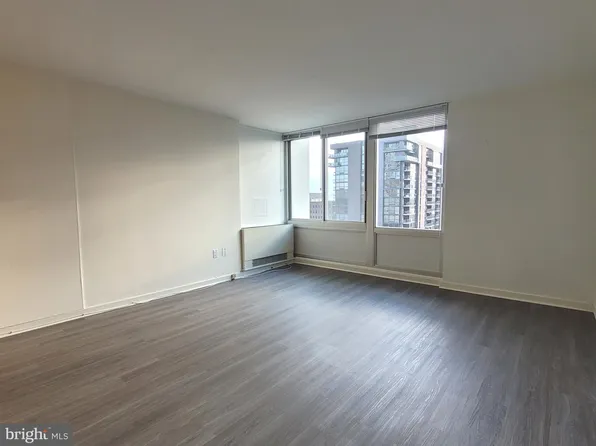 604 S Washington Sq, Philadelphia, PA