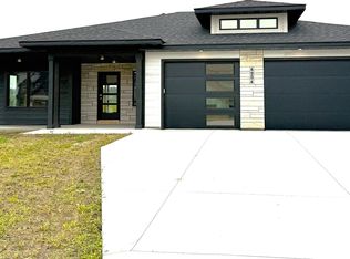 4904 Noble Dr NW, Rochester, MN 55901