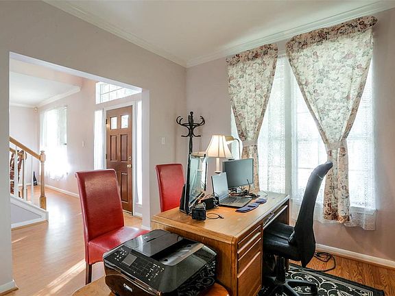 4th image of 2934 Meadow Brook Dr