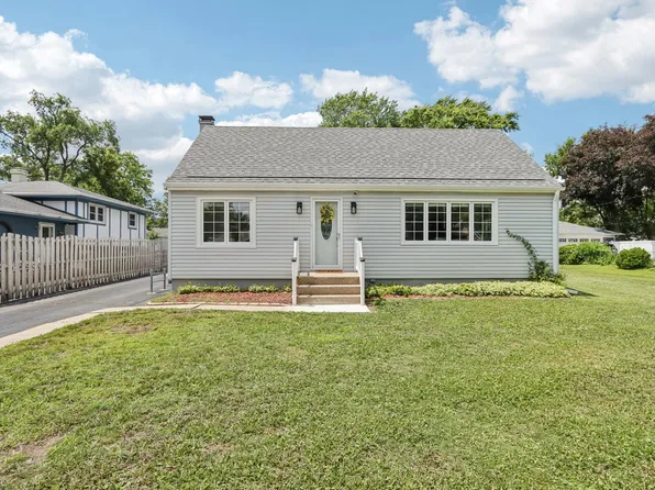 3816 N Washington St, Westmont, IL 60559