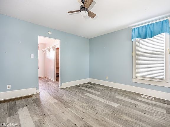 5th image of 416 E 4th St