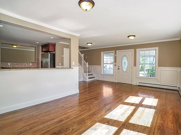 4th image of 56 Juniper Ave