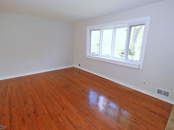 5th image of 73 Winchester Rd