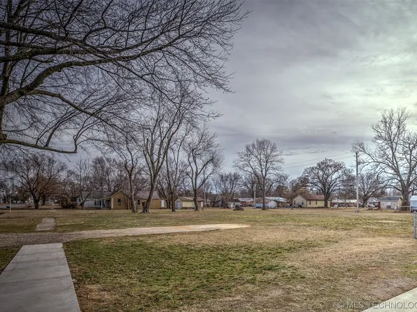 534 W 6th St, Chelsea, OK 74016