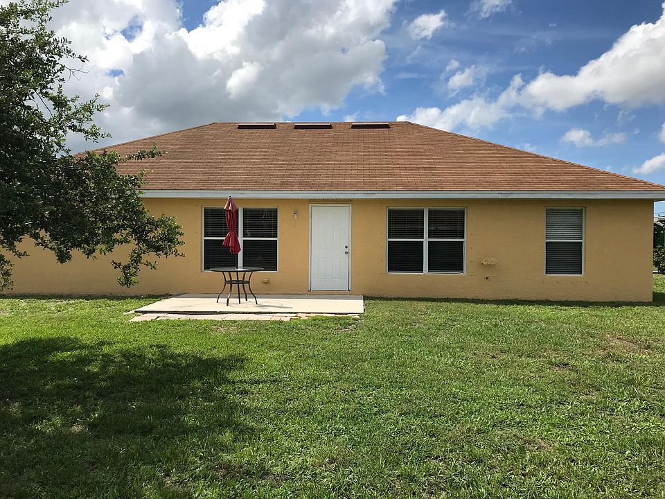 2nd image of 972 SW McHord Ave