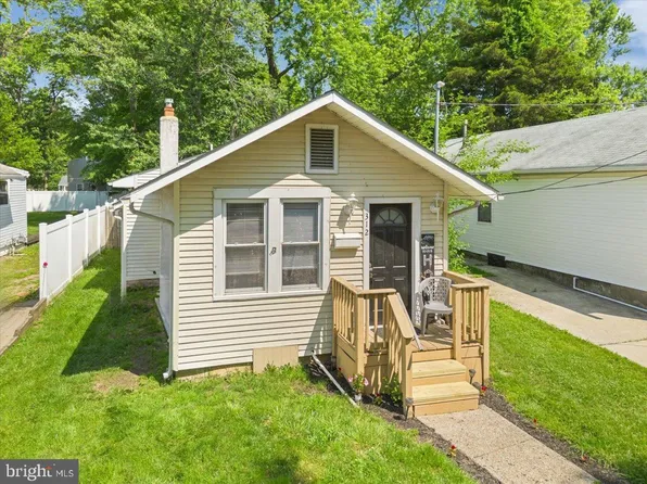 312 W Evergreen Ave, Somerdale, NJ 08083