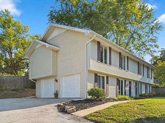 2nd image of 1105 E Summerhill Street