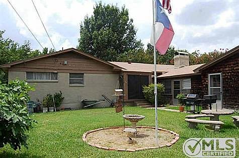 2nd image of 1108 Lunday Ln
