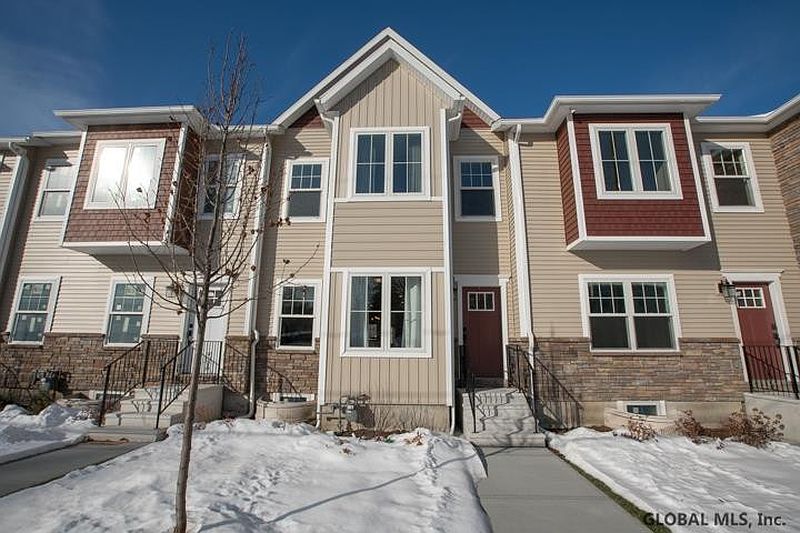 4th image of 1111 Barrett Street