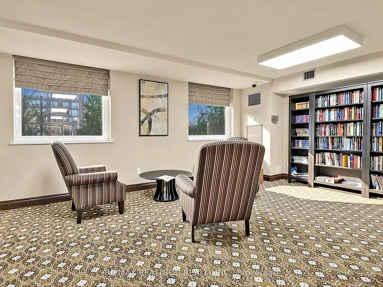 326 Major Mackenzie Dr E #307 — Photo 35