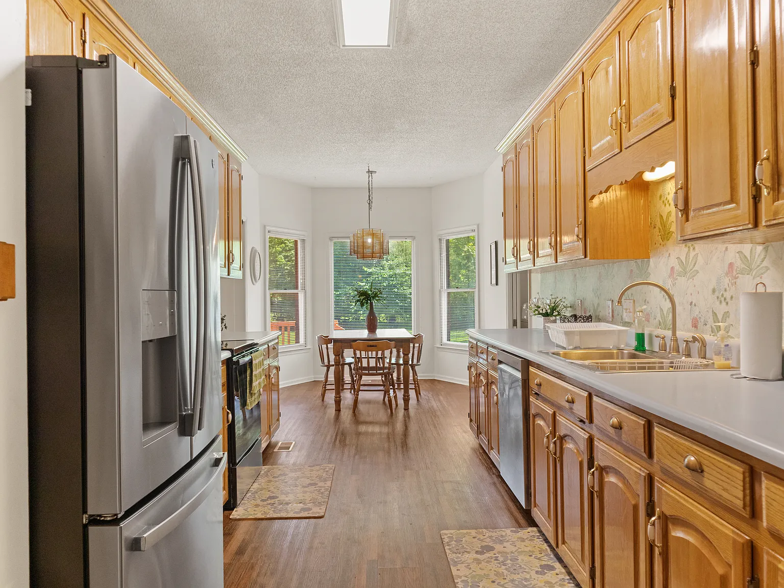 4 bed, 2206 sqft, $4,750 — Photo 4