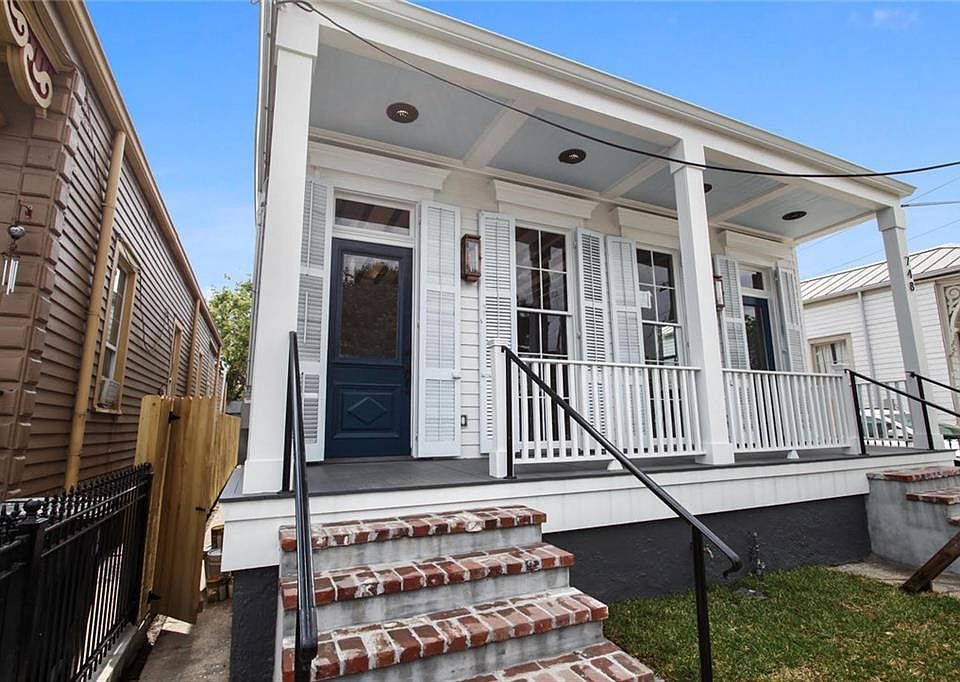 1st image of 748 Delachaise St