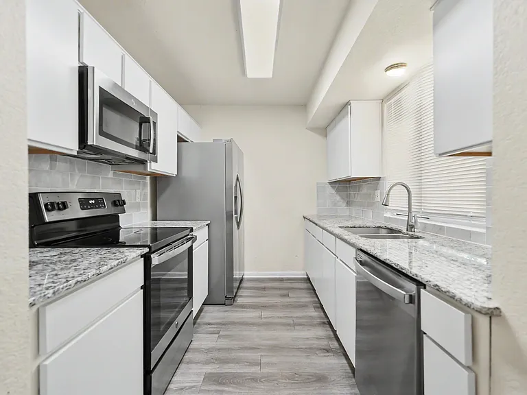 2902 Lawndale St — Photo 4