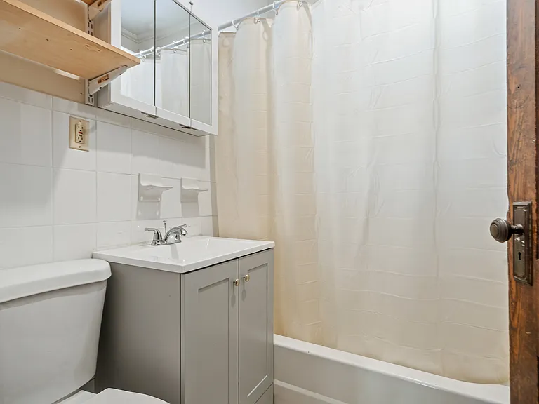 31 Temple Pl — Photo 6
