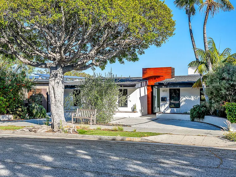 1812 Navy St — Photo 1