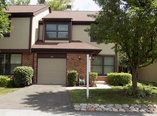 337 Summer Hill Ln, Wheeling, IL 60090