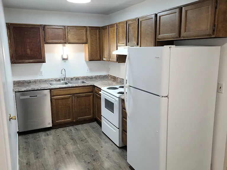 1597 E Stratford Ave — Photo 10
