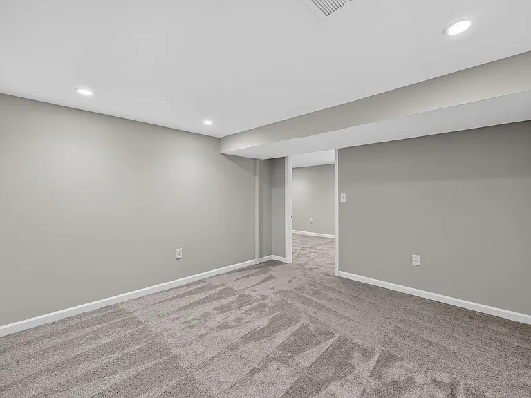 4898 Wheatstone Dr — Photo 33