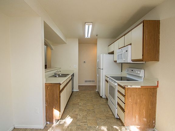 1919 Arapahoe Ave Kitchen