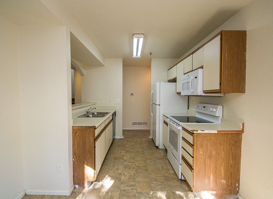 1919 Arapahoe Ave Kitchen